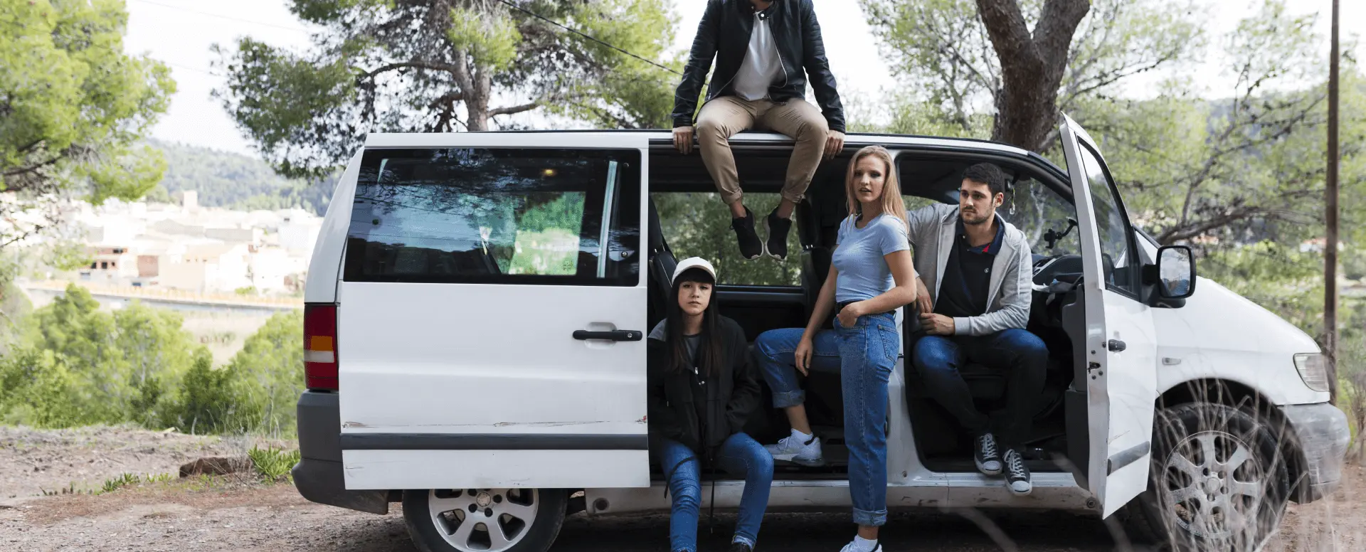 Pozadí s dodávkou se spokojenými zákazníky